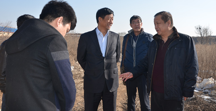 實地察看車站北街的斷頭路。.jpg